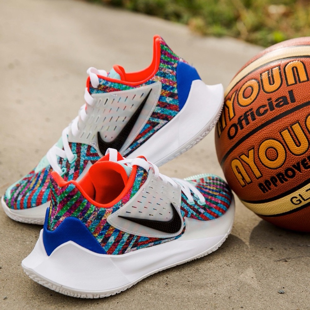 Kids basketball shoes